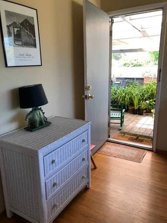 Available: Furnished Room+ Private bath, Willow-Waverley (Menlo Park) 2
