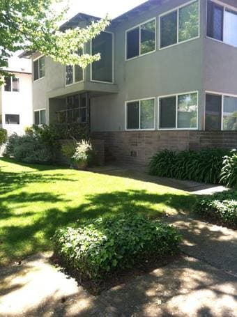 Available: Furnished Room+ Private bath, Willow-Waverley (Menlo Park) 4