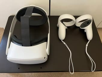 128GB Oculus Quest 2 with Elite Strap + Charging Dock + Carrying Case 1