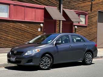 2010 Toyota Corolla LE (Excellent Condition) 1