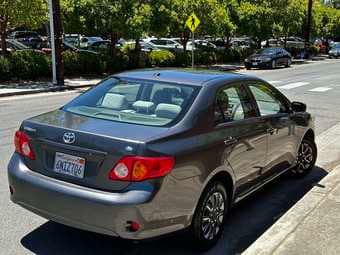 2010 Toyota Corolla LE (Excellent Condition) 2