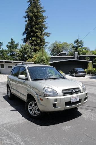 Selling: Hyundai Tucson Limited V6 All Wheel Drive 3