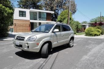 Selling: Hyundai Tucson Limited V6 All Wheel Drive 4