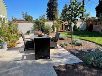 Bedroom available in 3 bedroom, 2 bathroom house in Redwood City 2