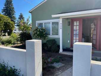 Bedroom available in 3 bedroom, 2 bathroom house in Redwood City 3