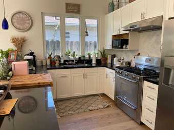 Bedroom available in 3 bedroom, 2 bathroom house in Redwood City 4