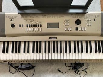 Yamaha YPG-235 portable grand piano with pedal 2