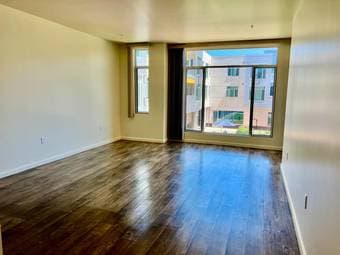 2br - 1200ft2 - Modern Luxury 2 bed / 2 bath. A/C. 5 mins Bik 1