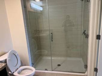 2br - 1200ft2 - Modern Luxury 2 bed / 2 bath. A/C. 5 mins Bik 4