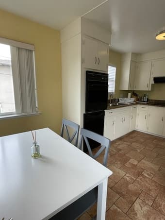 Walking Distance to Downtown Mountain View - 880 sq ft - 2 bed/1 bath 1