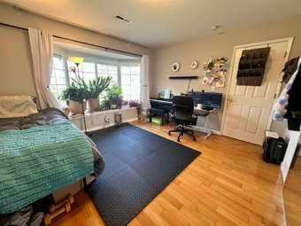 Cozy master bedroom in a 5BR/3.5BA just off of Oregon and Alma 1