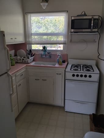Furnished Studio apartment in Palo Alto (near Cal ave.) 2