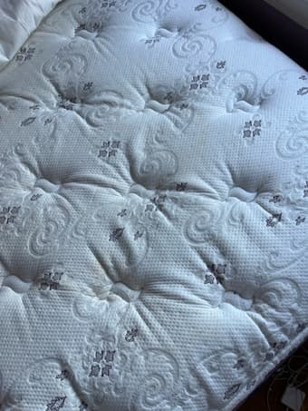 FREE DOUBLE MATTRESS, BOX SPRING AND FRAME - BEAUTYREST 3