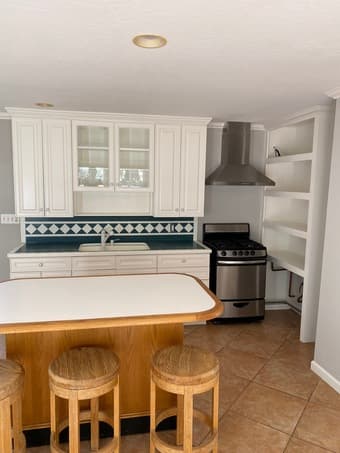 Charming Mountaintop Cottage 3