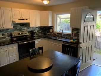 Room to rent in flat - part time (bills included) 2