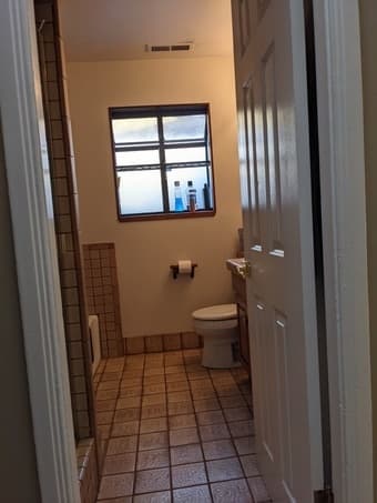 Bedroom in shared house 3