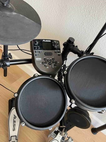 Alesis Electric Drum Kit + Donner Drum Throne Padded Seat 3