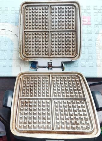 Vintage Sunbeam Waffle Iron 2