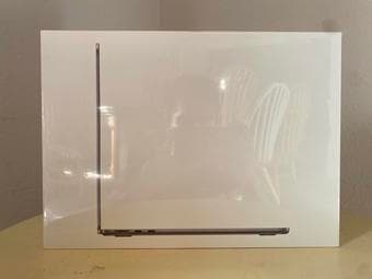 UNOPENED 13" Macbook Air M2 8GB 256GBSSD 2022 1