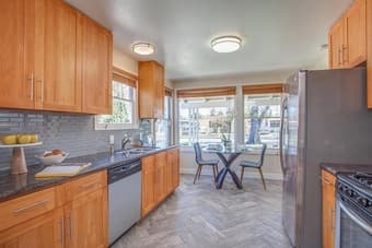 Open bedroom in 2 bed 1 bath home with large backyard near meta 3