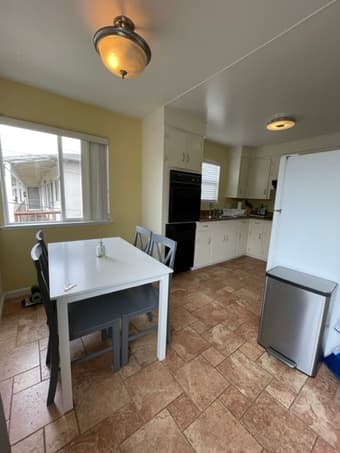 2 bedrooms/1 bathroom Apartment - Walking Distance to Downtown MV 2