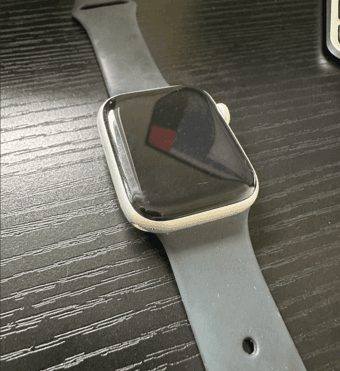 Apple Watch Series 5 (44 mm). Not Turning On. 1