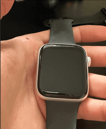 Apple Watch Series 5 (44 mm). Not Turning On. 2