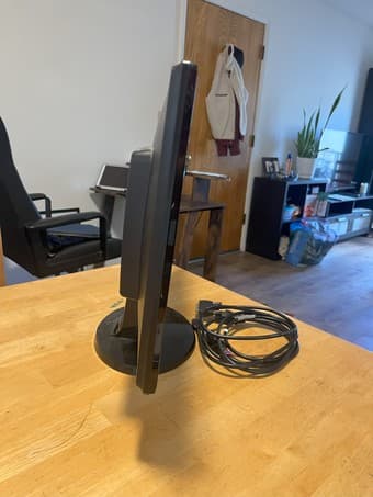 22" BENQ monitor with HDMI cord 2