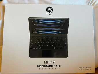 iPad Pro 12.9 inch 6th Gen with Keyboard and Mouse Pad 3