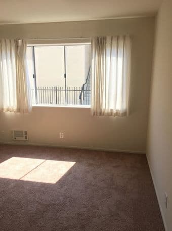 Looking for a housemate 1