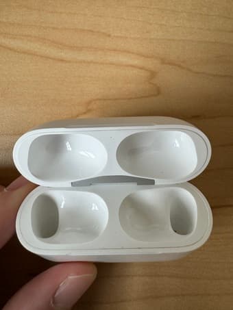 Airpods Pro 2nd gen (lightening) +applecare plus (due Apr 30, 2025) 2