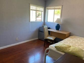 $990 private furnished room in 4br/1BA Menlo Park for rent from Oct 1 3