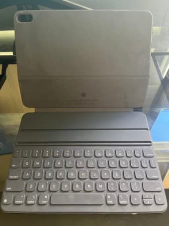Apple Smart Keyboard Folio (iPad Pro 11-inch [4th Gen] and iPad Air) 1