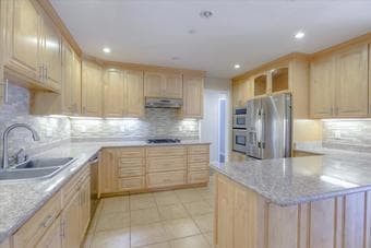 1 bedroom in large, modern 5-bedroom home 2