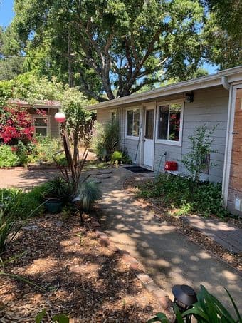 Fully furnished country cottage-utilities included 2