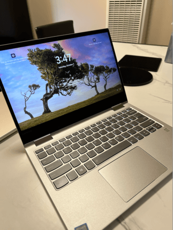 Lenovo Yoga 730- 13.3" touchscreen Laptop- Excellent condition 2