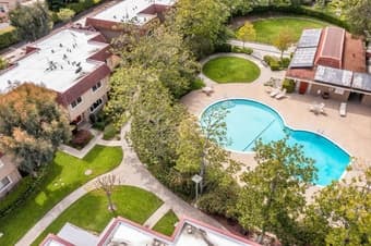 Bedroom in beautiful townhouse with pool, 15 minutes from Stanford 4