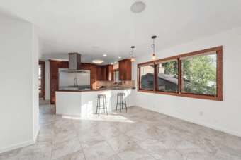 Spacious room in The Willows neighborhood, available: 11/1. 2