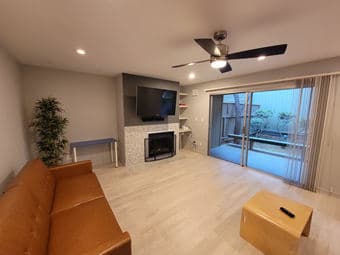 Modern Beautiful 1 bedroom condo in Mountain View - short term okay 1