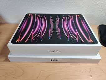 iPad Pro 12.9 inch 6th Gen with Magic Keyboard - BRAND NEW 1