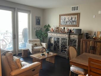 Unfurnished 1B/1B in Beautiful Colonnade 1