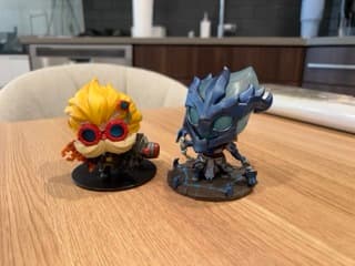 Riot LOL Worlds Heimerdinger and Thresh Figures 1