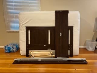 Full sized mattress+bedframe 3