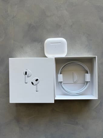 Airpods gen 3 with charger and box 3