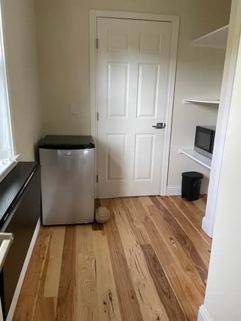 Furnished Master bedroom/private bath in  Menlo Park house 1