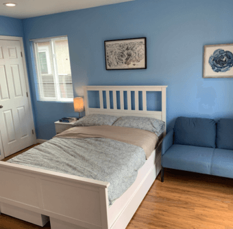 Studio, fully furnished, kitchenette, private bathroom & entrance 1