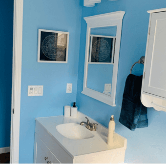 Studio, fully furnished, kitchenette, private bathroom & entrance 4