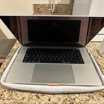 MacBook Pro 16" M1 32GB RAM 1TB SSD Silver - Excellent Condition 2