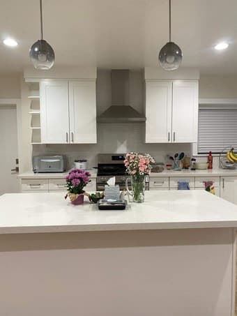 Redwood City Room Available Immediately! 3