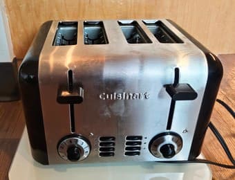 cuisinart 4 slice Toaster 1
